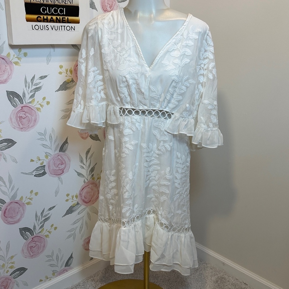 Lulu’s White Floral Flare Sleeve Dress
